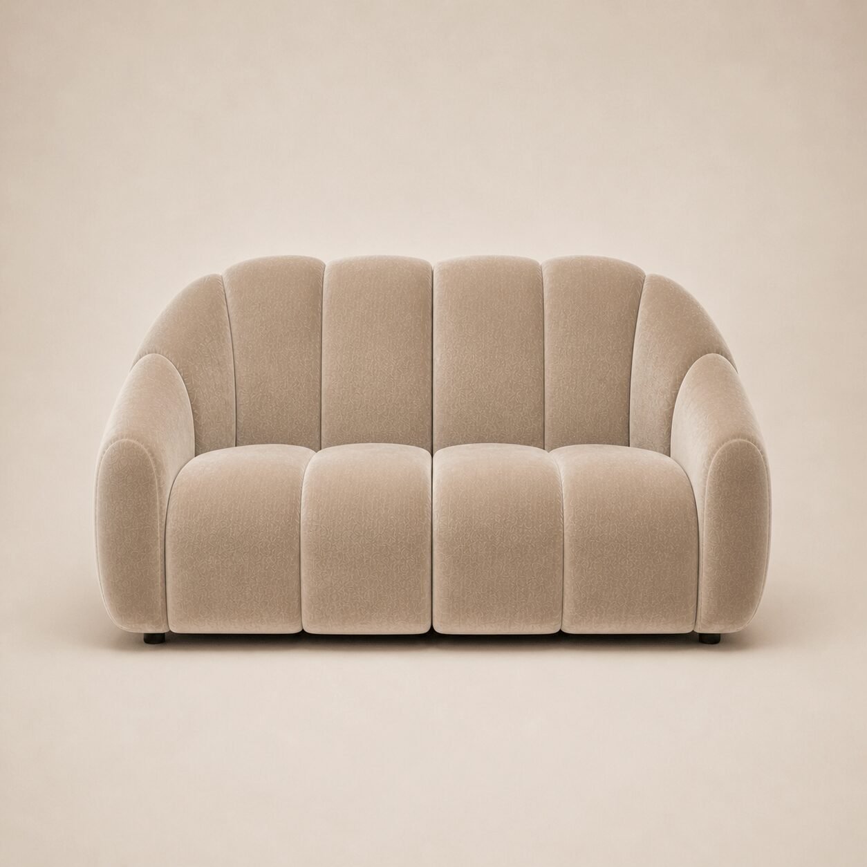 Fauteuil/Canapé Olan Studio en velours beige, vue de face